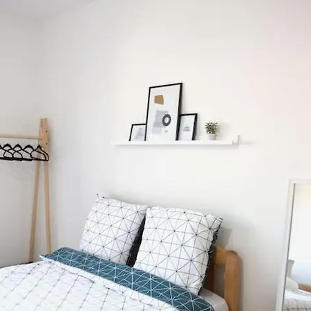 Cozy White Near New Bazaar / Center Apartment Tirana