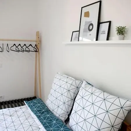 Apartment Cozy White Near New Bazaar / Center *