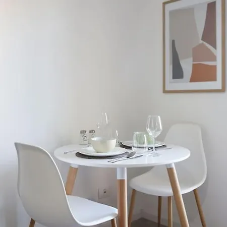 Apartment Cozy White Near New Bazaar / Center Tirana