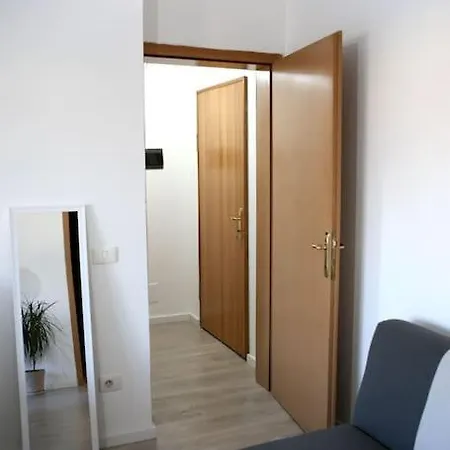 Daire Cozy White Near New Bazaar / Center