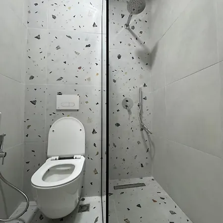 Cozy White Near New Bazaar / Center *