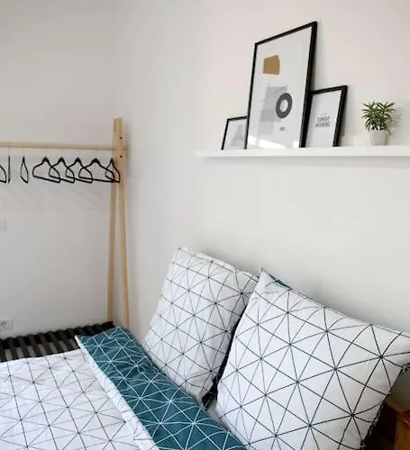 Apartment Cozy White Near New Bazaar / Center *