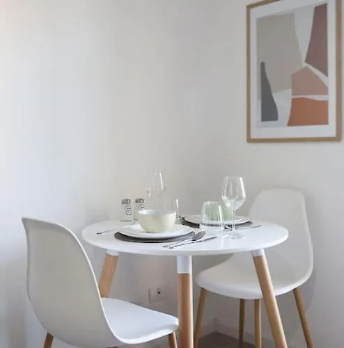 Apartment Cozy White Near New Bazaar / Center Tirana